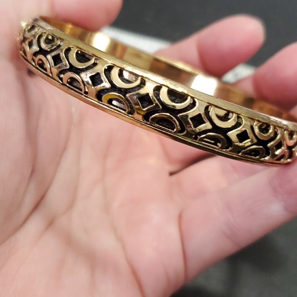 Gold tone bangle bracelet 8.25" filigree black